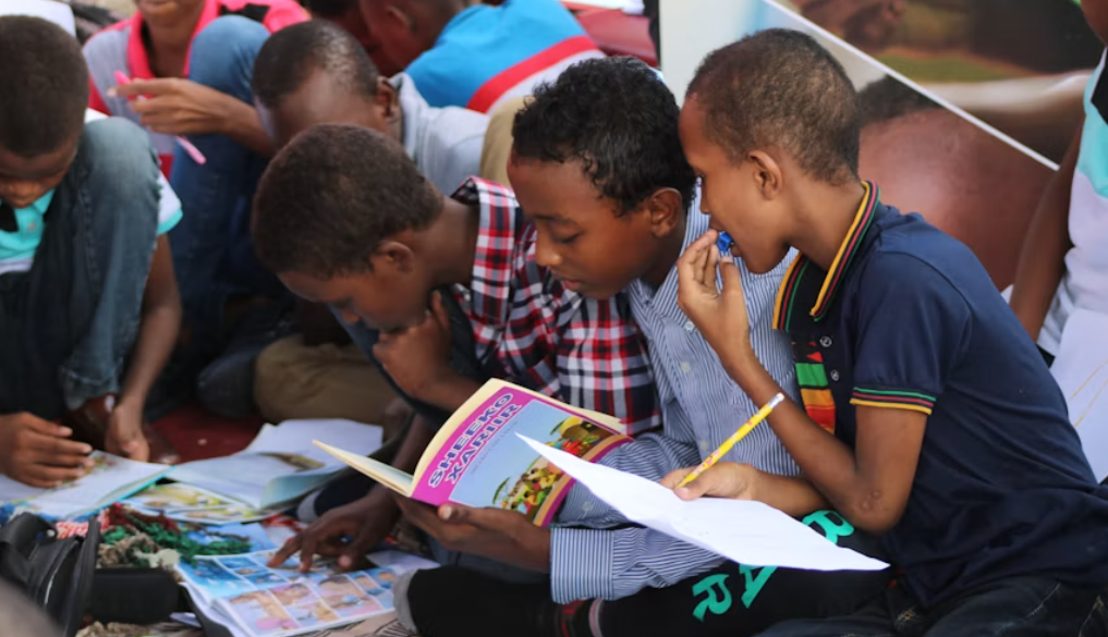Kenalkan Buku Sejak Kecil, Ini 7 Manfaat Membaca bagi Tumbuh Kembang Anak